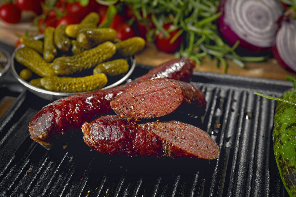 אוכל מוכן לשבת מעושן - נקניקיה במעשנה